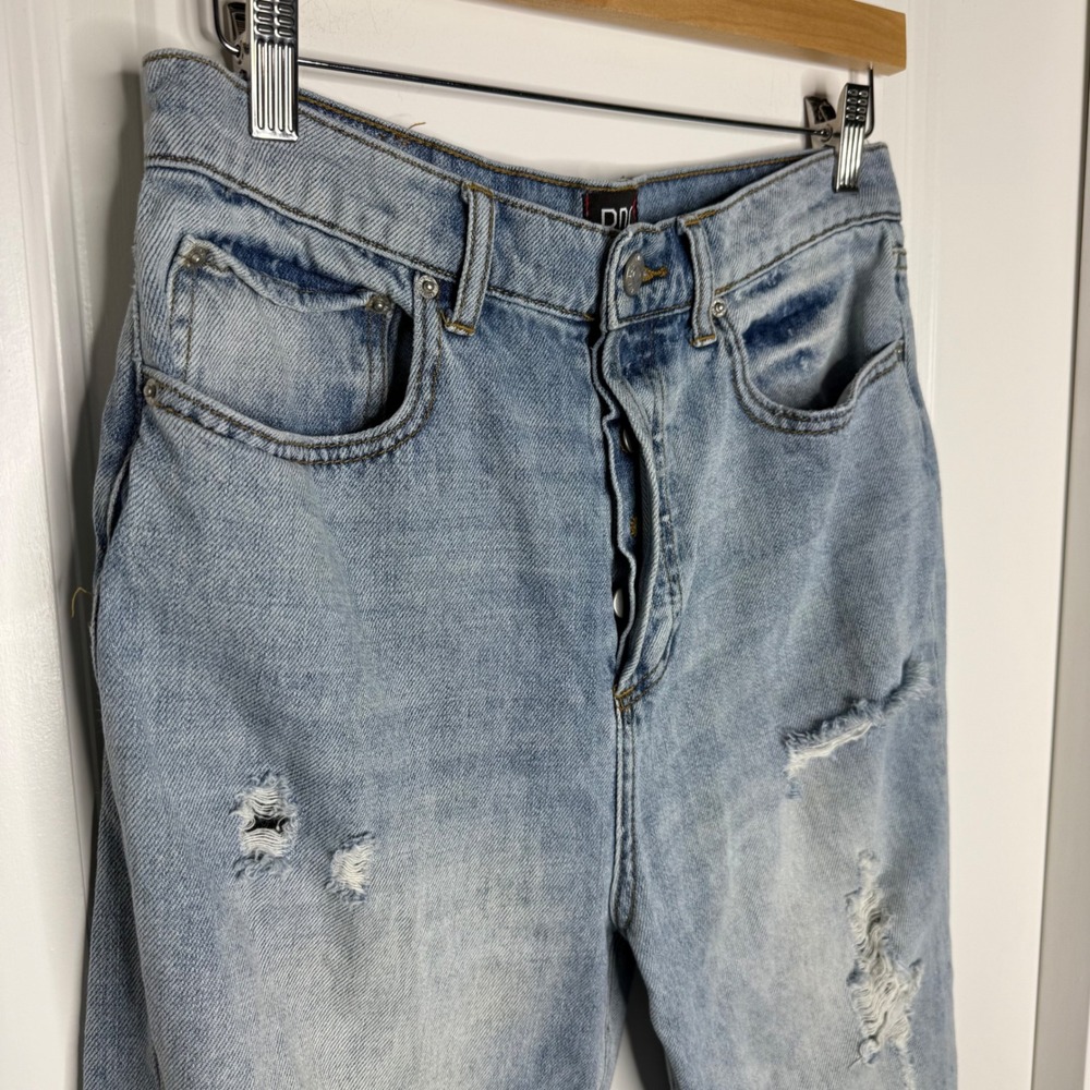 BDG Urban Outfitters Relaxed Straight Light Wash Distressed Denim Jeans Size 28